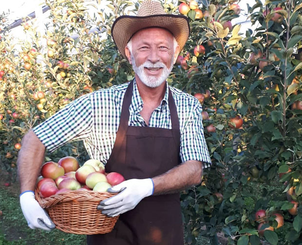 Даљински управљач заменио модном пистом: Маринко направио нову каријеру као пензионер 
